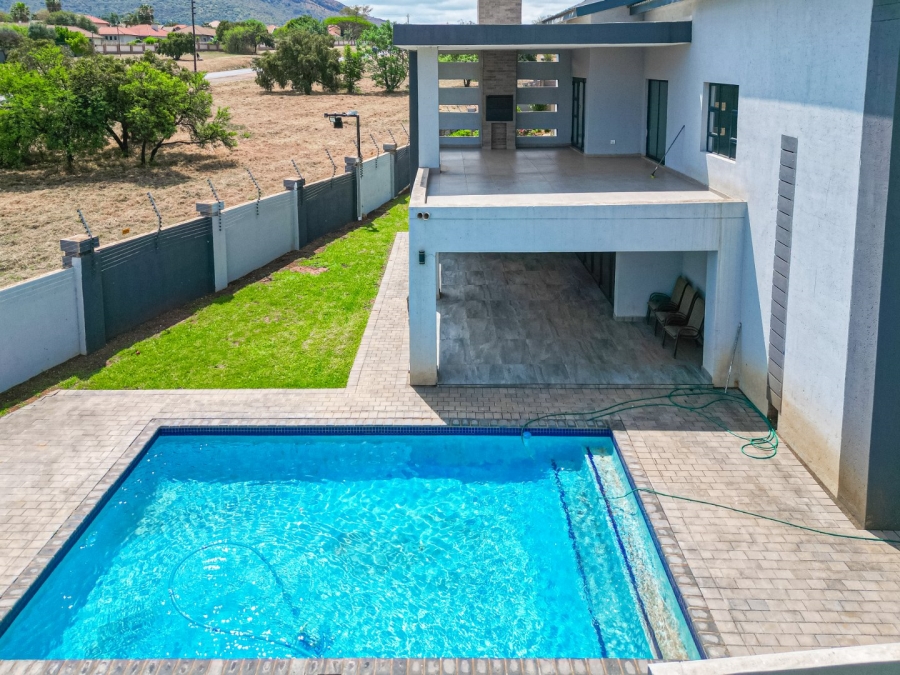 6 Bedroom Property for Sale in Gateway Manor North West